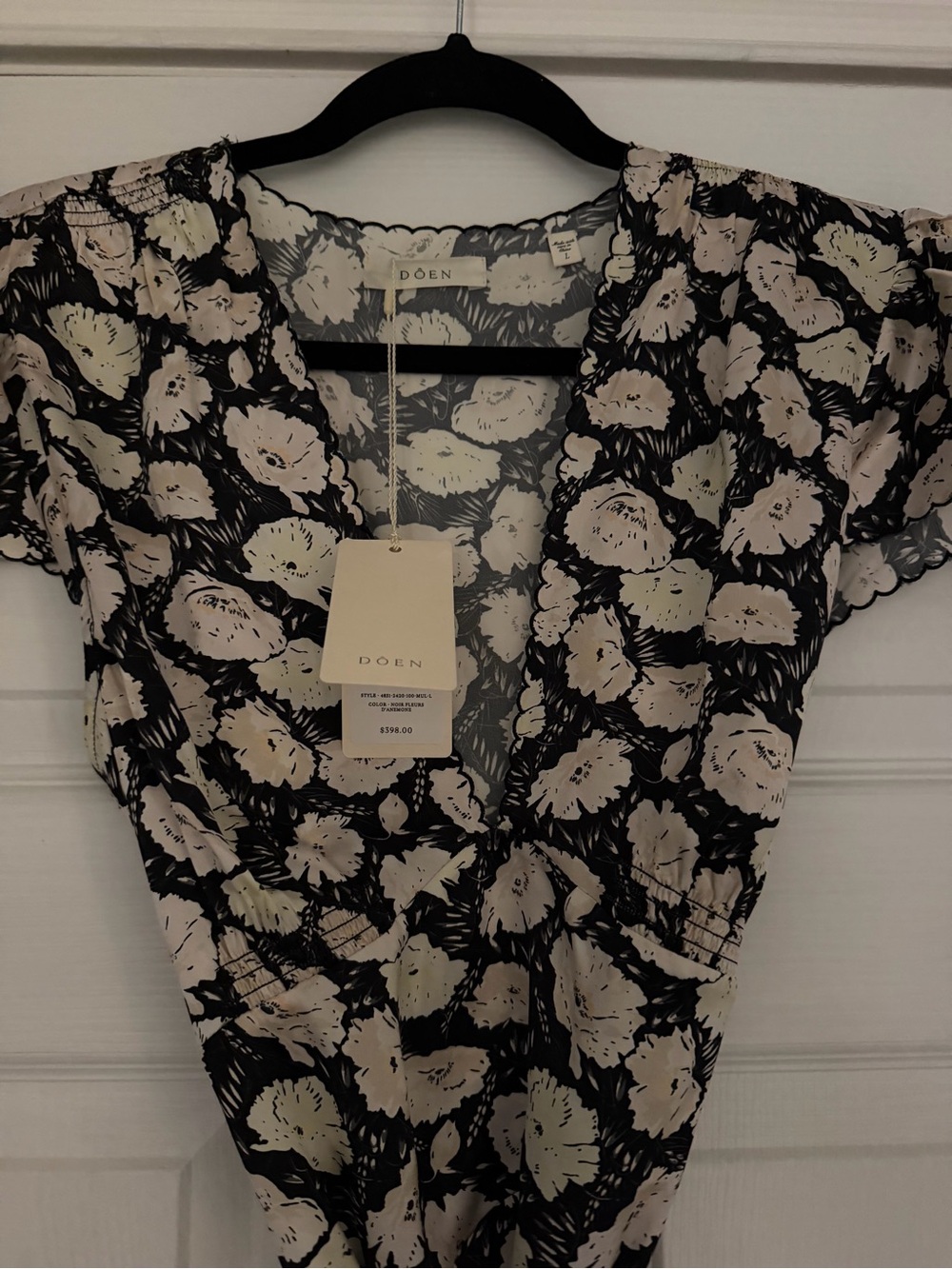 Doen Dianne Mini Dress Black & Cream Floral V-Neck - Picture 4 of 7